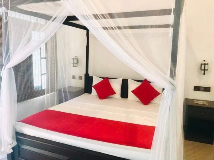 Walawa Reach Hotel Удавалаве Екстер'єр фото